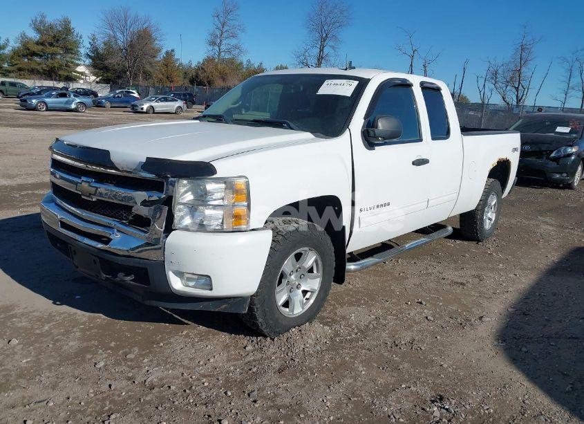 Photo 2 of 2011 Chevrolet Silverado 1500 LT (VIN 1GCRKSE39BZ344960)