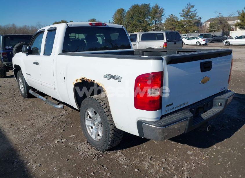 Photo 3 of 2011 Chevrolet Silverado 1500 LT (VIN 1GCRKSE39BZ344960)