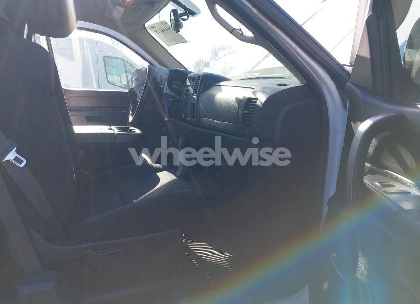 Photo 5 of 2011 Chevrolet Silverado 1500 LT (VIN 1GCRKSE39BZ344960)