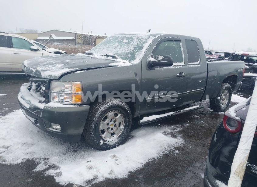 Photo 2 of 2011 Chevrolet Silverado 1500 LT (VIN 1GCRKSE3XBZ251073)