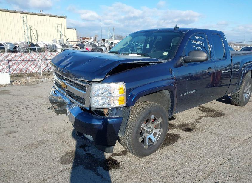 Photo 2 of 2011 Chevrolet Silverado 1500 LT (VIN 1GCRKSE3XBZ316875)