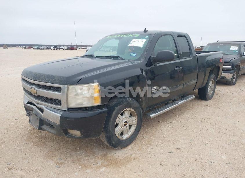 Photo 2 of 2011 Chevrolet Silverado 1500 LT (VIN 1GCRKSE3XBZ443559)