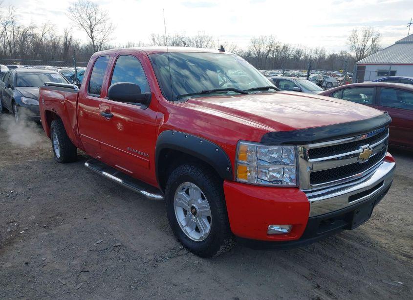 2011 Chevrolet Silverado 1500 LT (VIN 1GCRKSE3XBZ446400) main photo