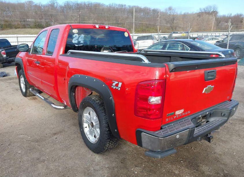 Photo 3 of 2011 Chevrolet Silverado 1500 LT (VIN 1GCRKSE3XBZ446400)