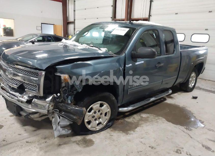 Photo 2 of 2013 Chevrolet Silverado 1500 LT (VIN 1GCRKSE70DZ137623)