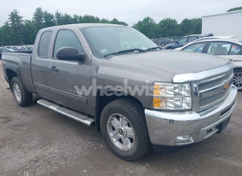 2013 Chevrolet Silverado 1500 LT (VIN 1GCRKSE70DZ152901) main photo