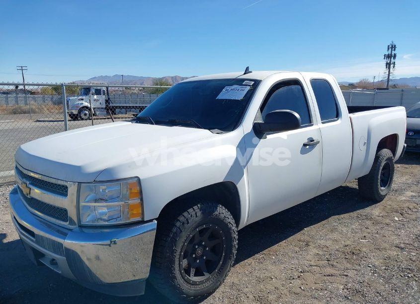 Photo 2 of 2013 Chevrolet Silverado 1500 LT (VIN 1GCRKSE70DZ161422)