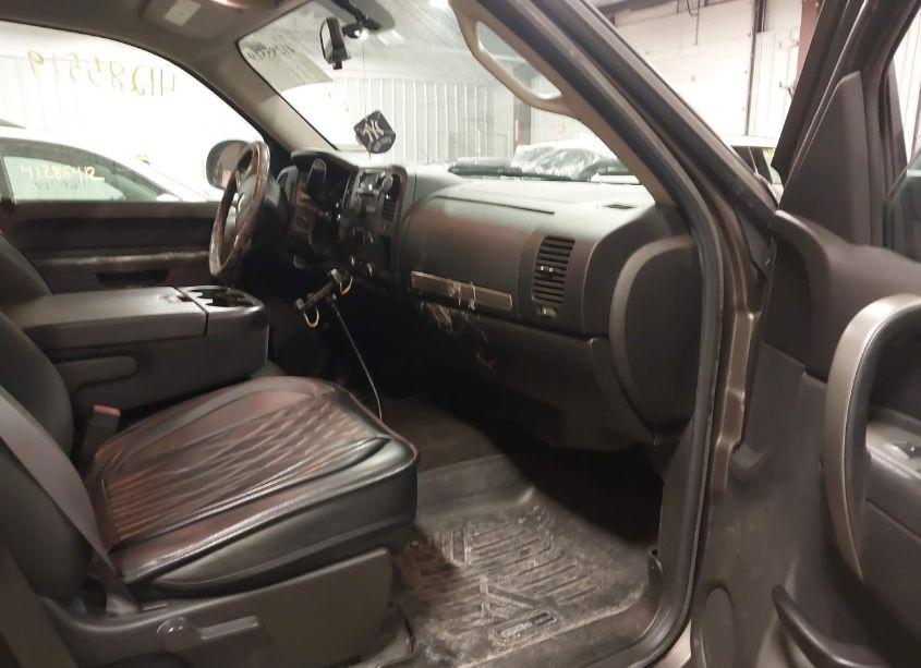 Photo 5 of 2012 Chevrolet Silverado 1500 LT (VIN 1GCRKSE71CZ226213)