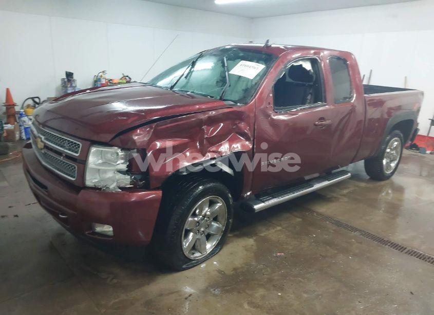 Photo 2 of 2013 Chevrolet Silverado 1500 LT (VIN 1GCRKSE71DZ253400)