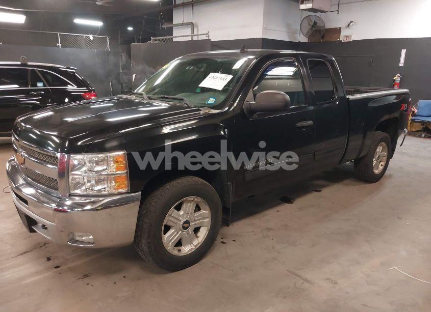 Photo 2 of 2013 Chevrolet Silverado 1500 LT (VIN 1GCRKSE71DZ333313)