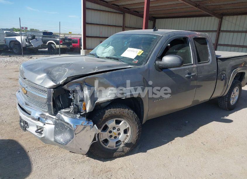 Photo 2 of 2013 Chevrolet Silverado 1500 LT (VIN 1GCRKSE72DZ274532)