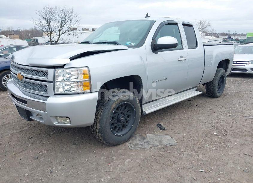 Photo 2 of 2013 Chevrolet Silverado 1500 LT (VIN 1GCRKSE72DZ355577)