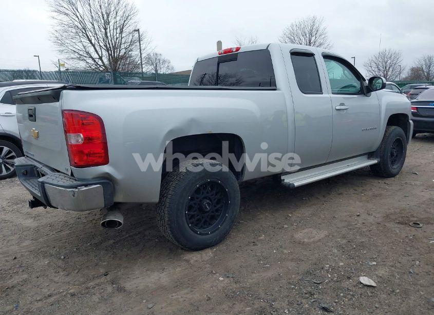 Photo 4 of 2013 Chevrolet Silverado 1500 LT (VIN 1GCRKSE72DZ355577)
