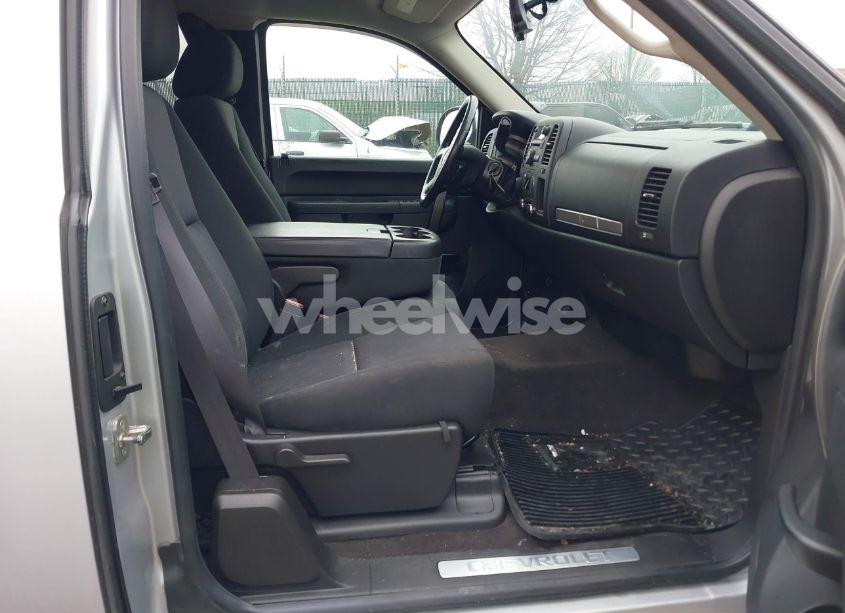 Photo 5 of 2013 Chevrolet Silverado 1500 LT (VIN 1GCRKSE72DZ355577)