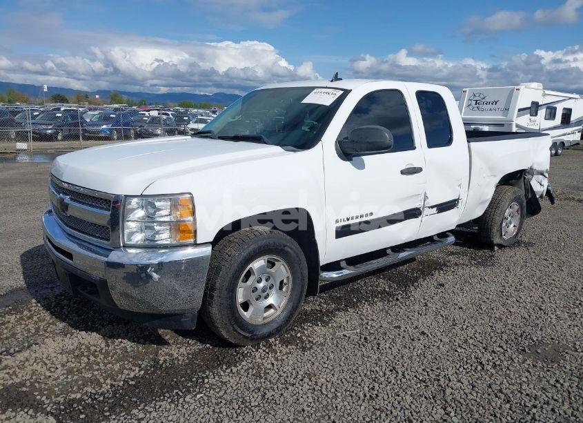 Photo 2 of 2013 Chevrolet Silverado 1500 LT (VIN 1GCRKSE72DZ375571)