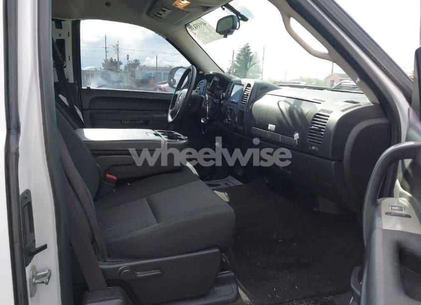 Photo 5 of 2013 Chevrolet Silverado 1500 LT (VIN 1GCRKSE72DZ375571)