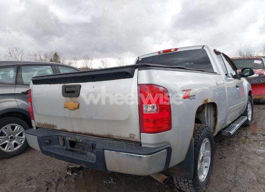 Photo 4 of 2013 Chevrolet Silverado 1500 LT (VIN 1GCRKSE73DZ122047)
