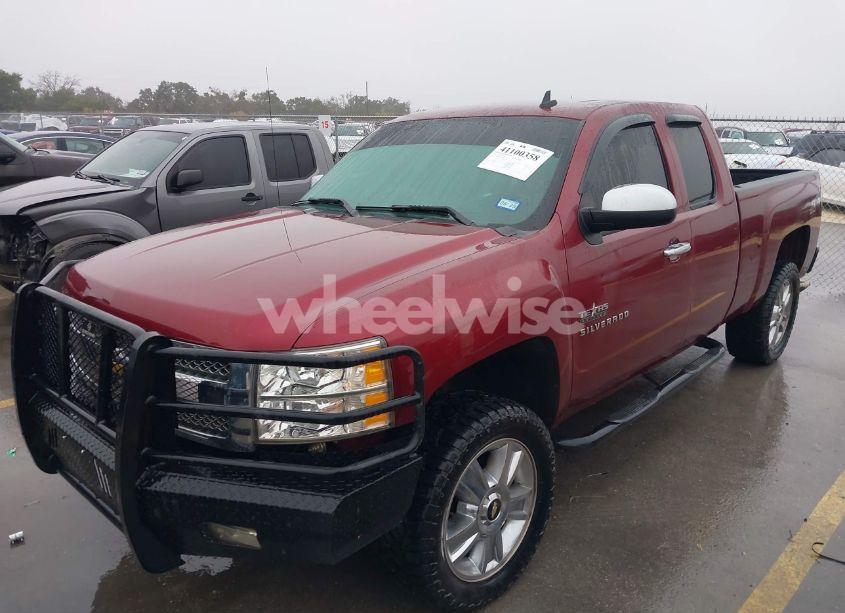 Photo 2 of 2013 Chevrolet Silverado 1500 LT (VIN 1GCRKSE73DZ236436)