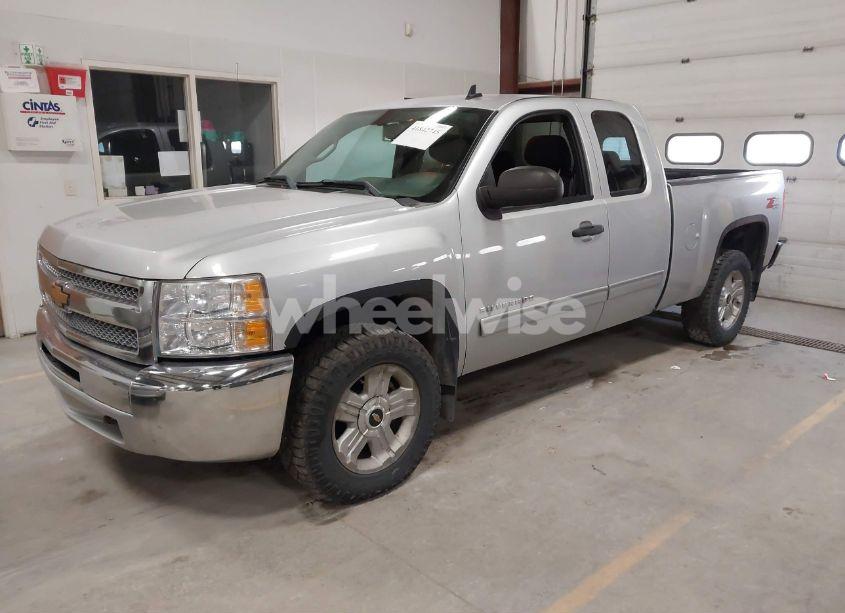 Photo 2 of 2013 Chevrolet Silverado 1500 LT (VIN 1GCRKSE73DZ328002)