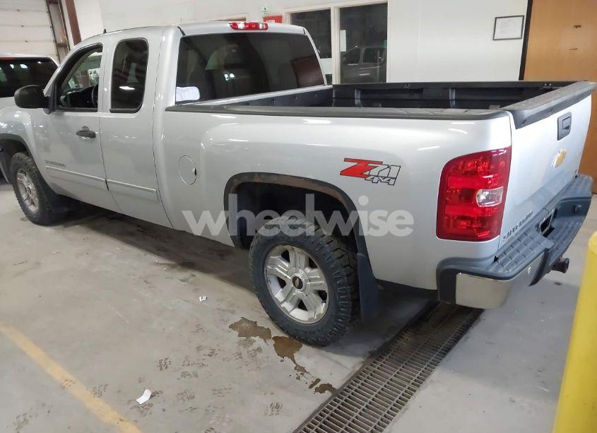Photo 3 of 2013 Chevrolet Silverado 1500 LT (VIN 1GCRKSE73DZ328002)