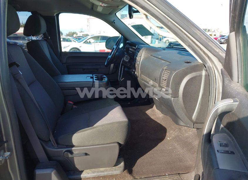 Photo 5 of 2013 Chevrolet Silverado 1500 LT (VIN 1GCRKSE74DZ177543)