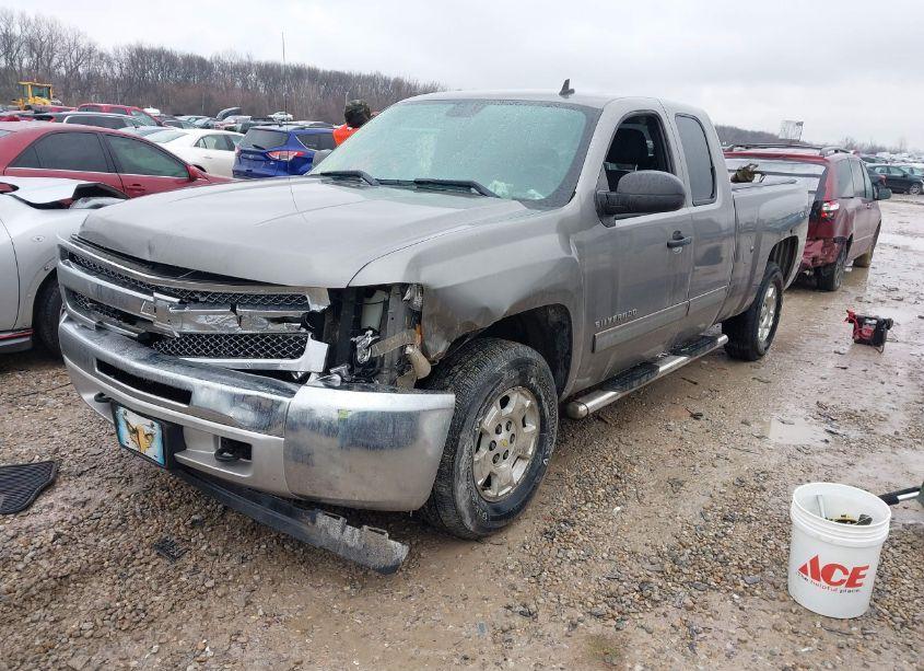Photo 2 of 2013 Chevrolet Silverado 1500 LT (VIN 1GCRKSE74DZ188123)