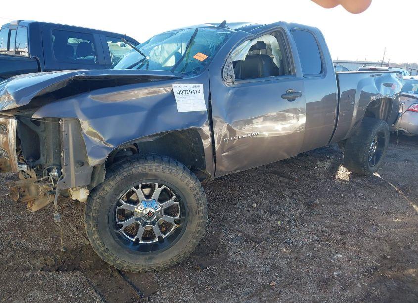Photo 2 of 2013 Chevrolet Silverado 1500 LT (VIN 1GCRKSE74DZ251897)
