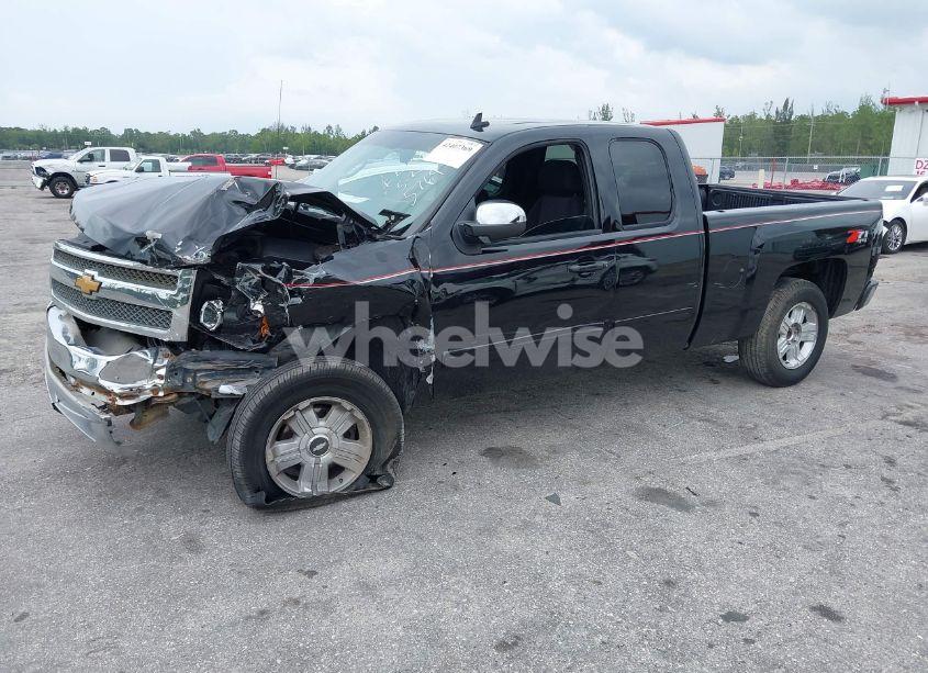 Photo 2 of 2013 Chevrolet Silverado 1500 LT (VIN 1GCRKSE74DZ305764)