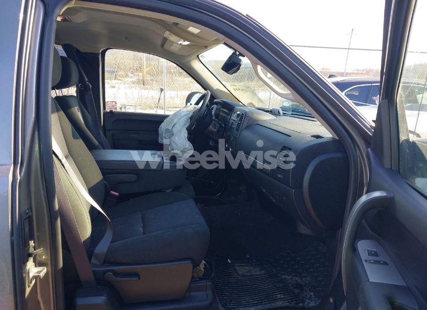 Photo 5 of 2013 Chevrolet Silverado 1500 LT (VIN 1GCRKSE75DZ185974)