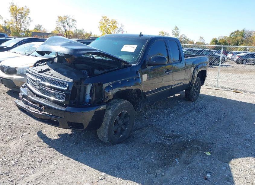 Photo 2 of 2013 Chevrolet Silverado 1500 LT (VIN 1GCRKSE75DZ240813)