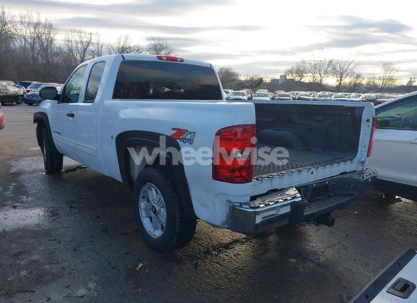 Photo 3 of 2013 Chevrolet Silverado 1500 LT (VIN 1GCRKSE75DZ340801)