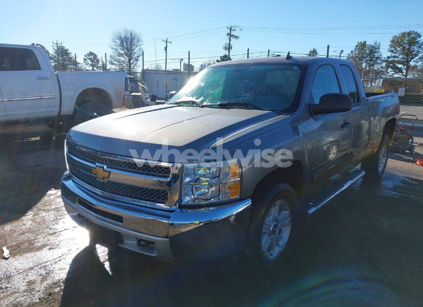 Photo 2 of 2013 Chevrolet Silverado 1500 LT (VIN 1GCRKSE75DZ372003)
