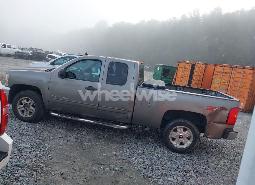 Photo 3 of 2013 Chevrolet Silverado 1500 LT (VIN 1GCRKSE76DZ119790)