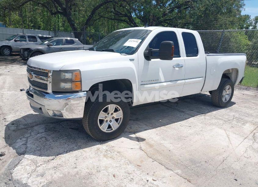 Photo 2 of 2013 Chevrolet Silverado 1500 LT (VIN 1GCRKSE76DZ168195)