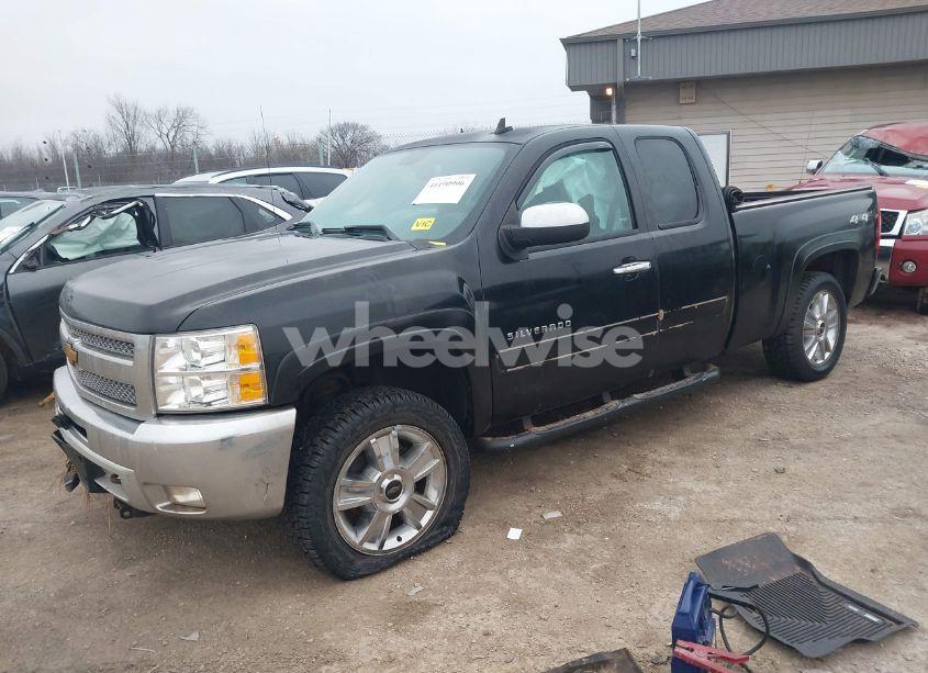 Photo 2 of 2013 Chevrolet Silverado 1500 LT (VIN 1GCRKSE76DZ192447)