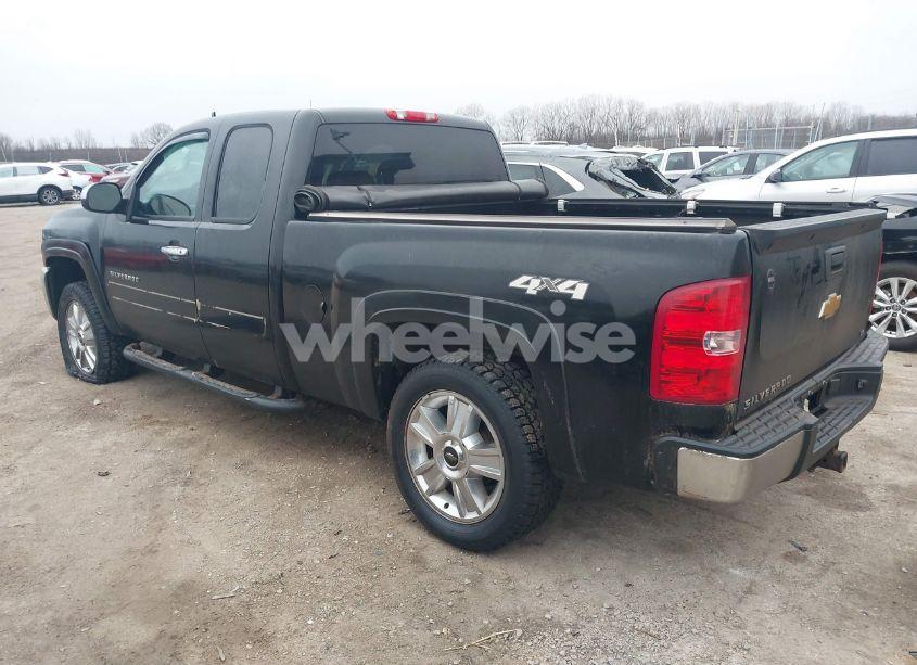 Photo 3 of 2013 Chevrolet Silverado 1500 LT (VIN 1GCRKSE76DZ192447)
