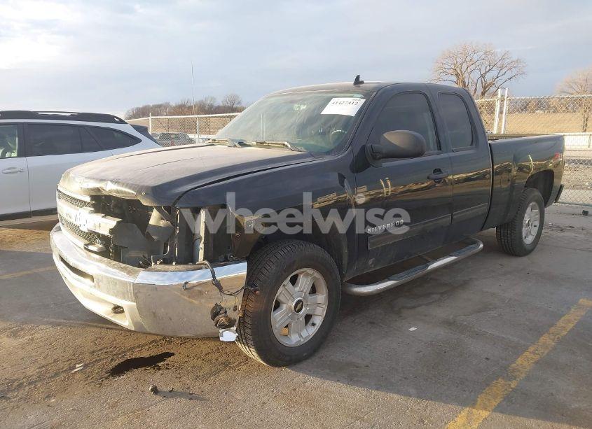Photo 2 of 2013 Chevrolet Silverado 1500 LT (VIN 1GCRKSE76DZ305443)