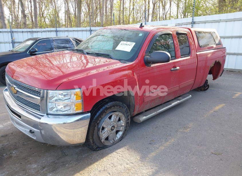 Photo 2 of 2013 Chevrolet Silverado 1500 LT (VIN 1GCRKSE76DZ415215)
