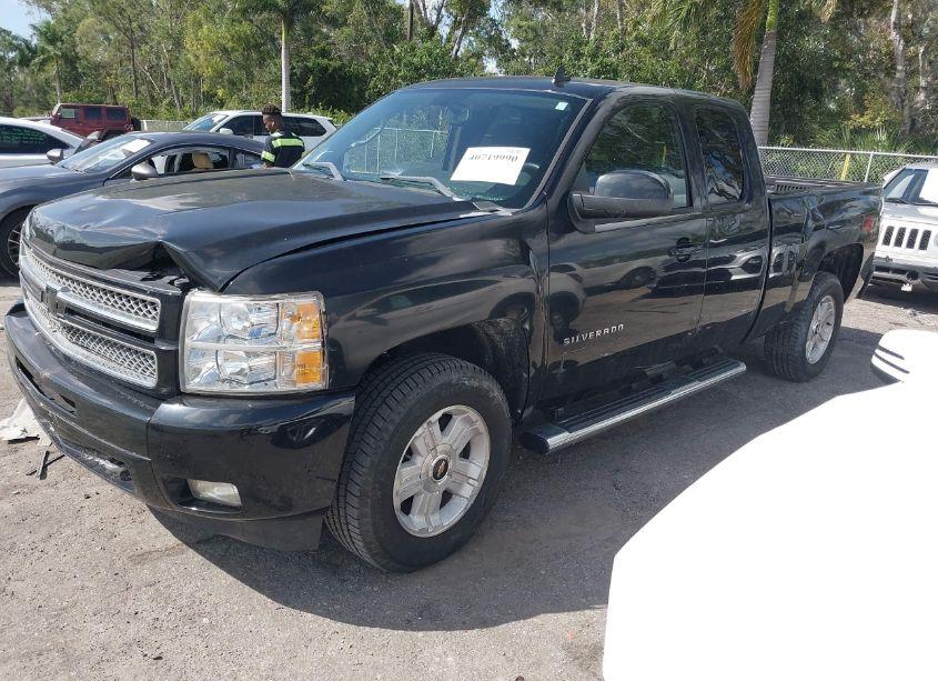 Photo 2 of 2013 Chevrolet Silverado 1500 LT (VIN 1GCRKSE78DZ245861)