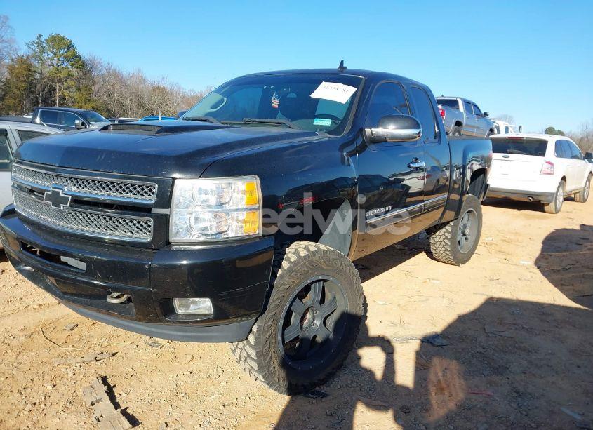 Photo 2 of 2013 Chevrolet Silverado 1500 LT (VIN 1GCRKSE79DZ298374)