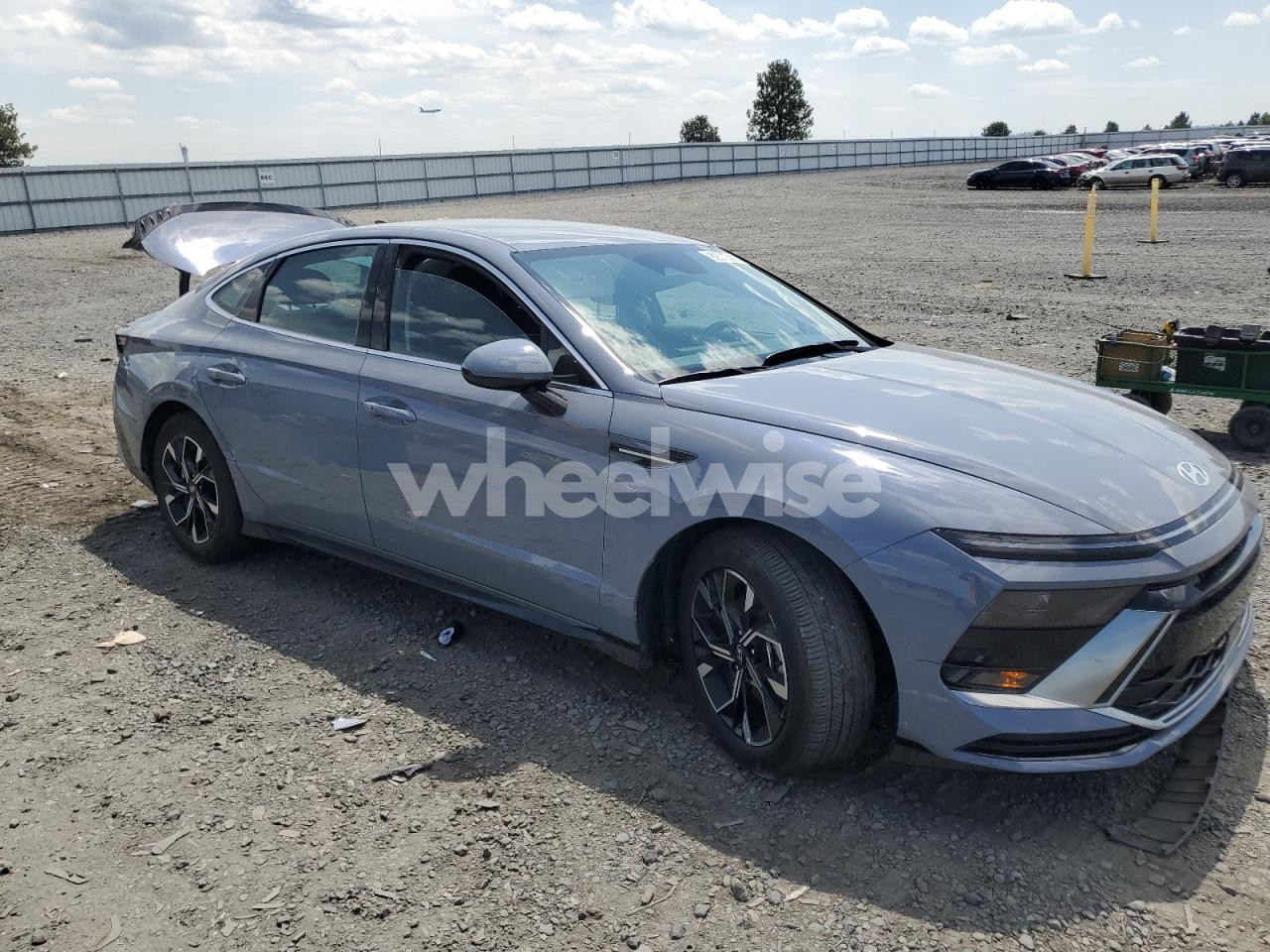 Photo 4 of 2025 HYUNDAI SONATA SEL (VIN 1GCRKSE79DZ379455)