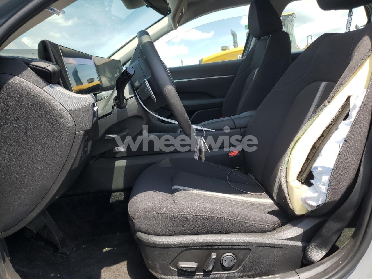 Photo 7 of 2025 HYUNDAI SONATA SEL (VIN 1GCRKSE79DZ379455)