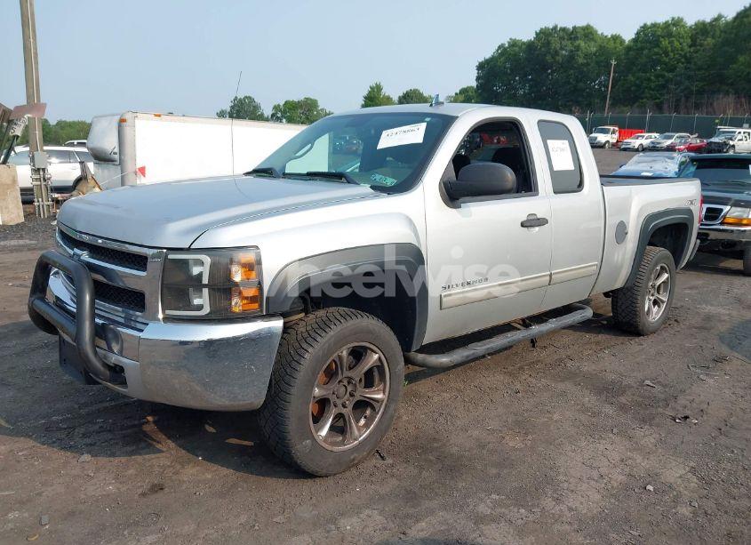 Photo 2 of 2013 Chevrolet Silverado 1500 LT (VIN 1GCRKSE7XDZ208763)