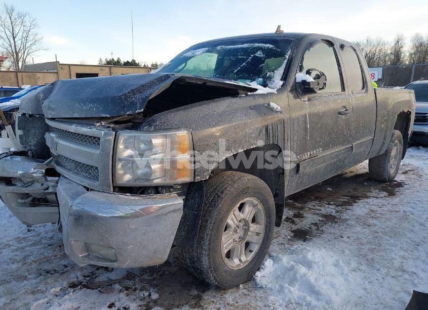 Photo 2 of 2013 Chevrolet Silverado 1500 LT (VIN 1GCRKSE7XDZ353687)