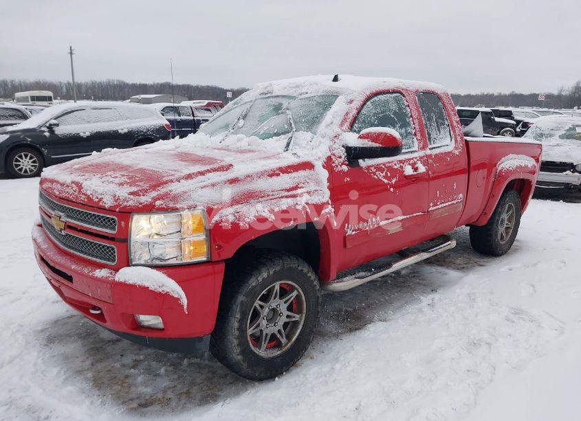 Photo 2 of 2013 Chevrolet Silverado 1500 LT (VIN 1GCRKSE7XDZ370571)