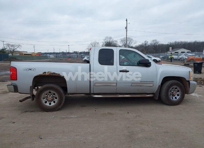 Photo 13 of 2011 Chevrolet Silverado 1500 LT (VIN 1GCRKSEA2BZ110383)