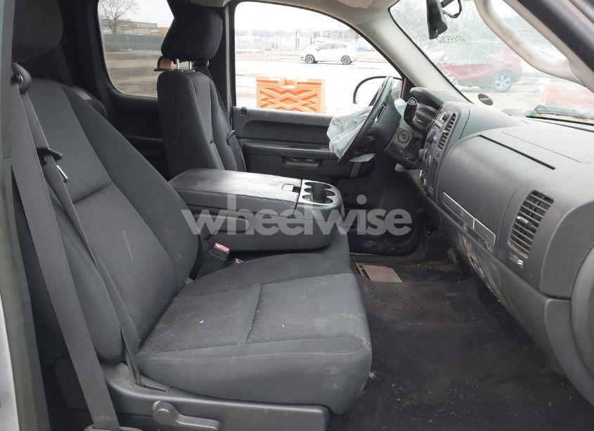 Photo 5 of 2011 Chevrolet Silverado 1500 LT (VIN 1GCRKSEA2BZ110383)