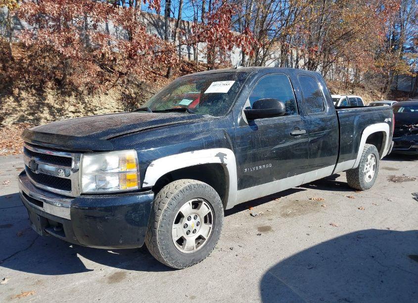 Photo 2 of 2011 Chevrolet Silverado 1500 LT (VIN 1GCRKSEA4BZ145846)