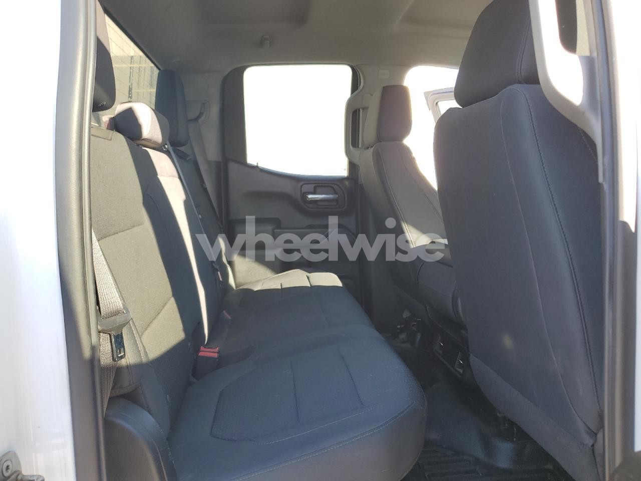 Photo 10 of 2019 CHEVROLET SILVERADO C1500 (VIN 1GCRWAEH0KZ260973)