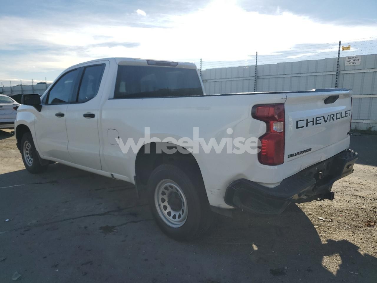 Photo 2 of 2019 CHEVROLET SILVERADO C1500 (VIN 1GCRWAEH0KZ260973)